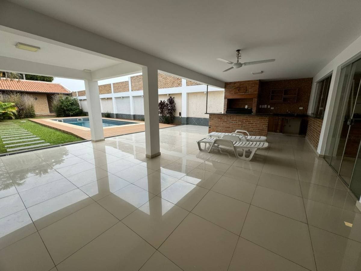 ALQUILO HERMOSA RESIDENCIA DE 600m2 EN BARRIO JARA – 3