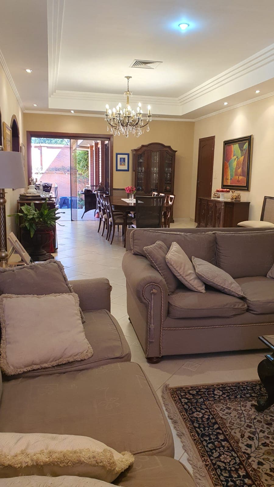UBICACIÓN ESTRATÉGICA- EN VENTA AMPLIA RESIDENCIA - BARRIO MCAL LÓPEZ -ASUNCIÓN