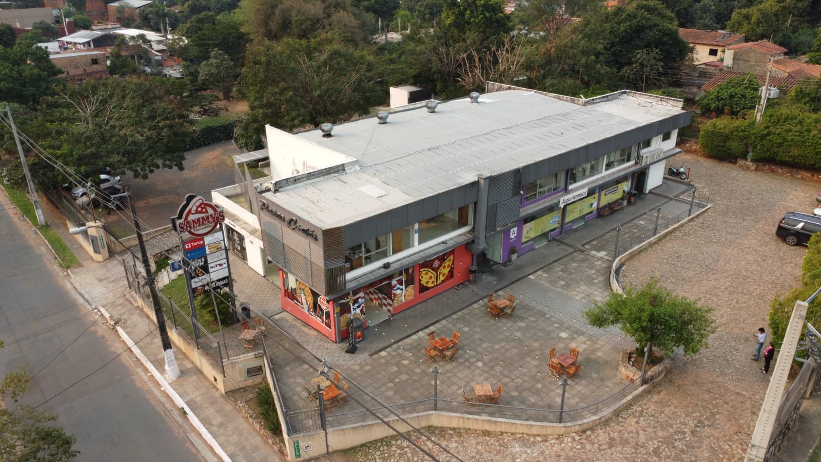 EN VENTA PASEO COMERCIAL GENERANDO RENTA – 3