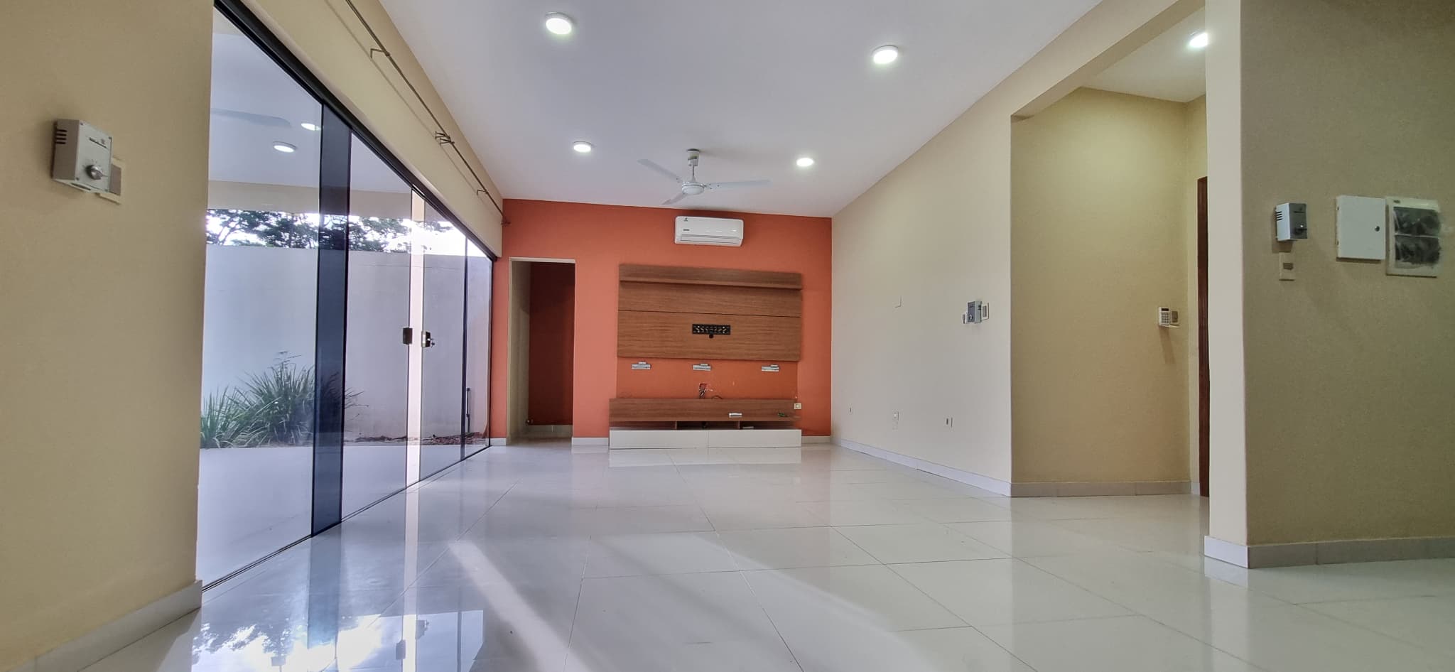 Hermosa Casa en Fernando de la Mora / 368m2 de terreno – 3