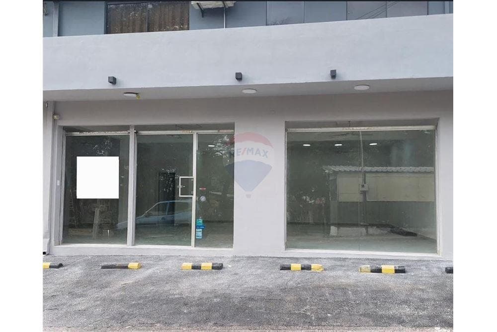 Salón Comercial en Lambare con excelente ubicación