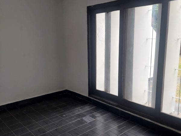 Amplia casa en alquiler en zona Barrio Jara – 3