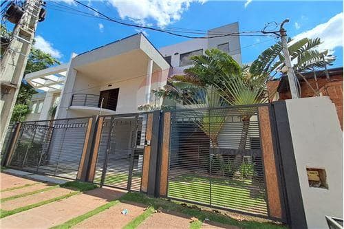 ALQUILO RESIDENCIA EN MBURUCUYA