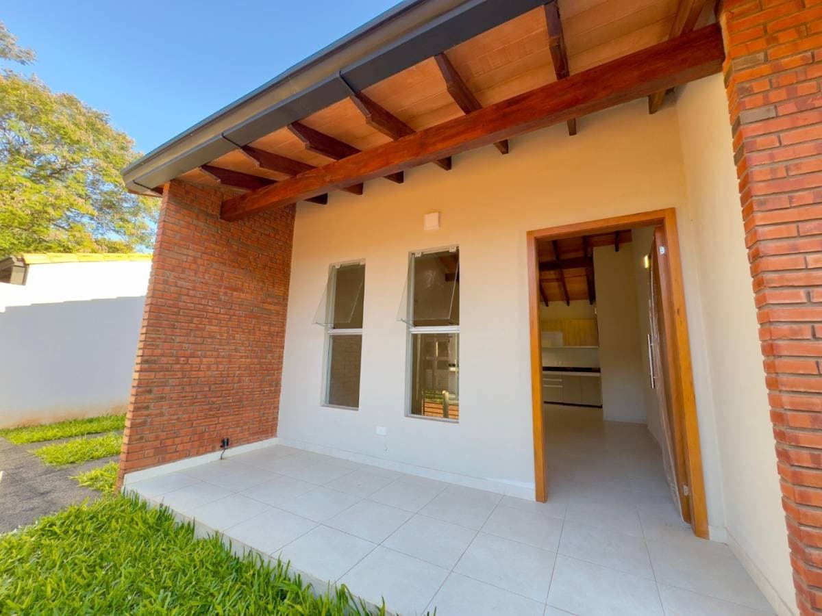 VENDO CHALET A ESTRENAR EN LUQUE – 2