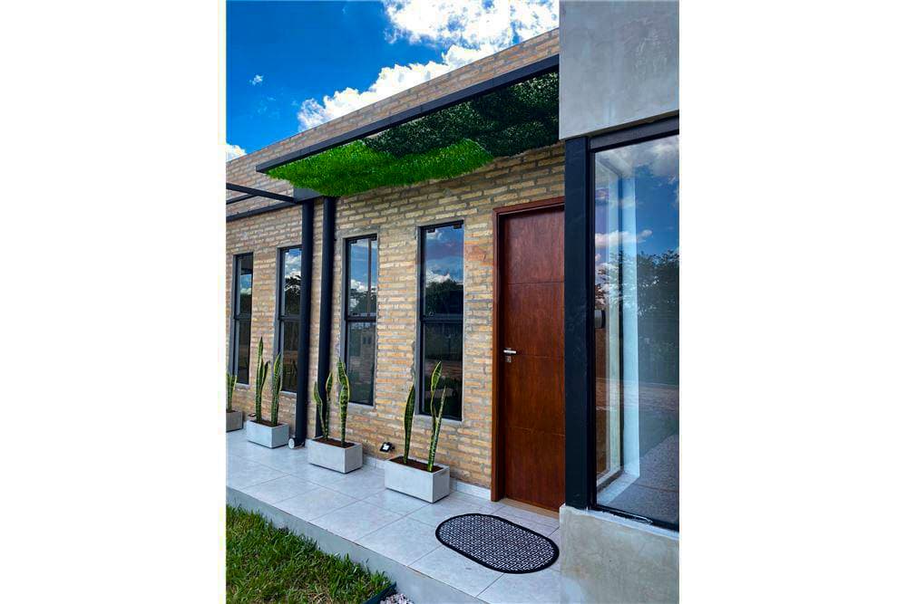 Casa a Estrenar en Condominio Terra II, Ñemby – 198 m² de Terreno y Patio Amplio – 2