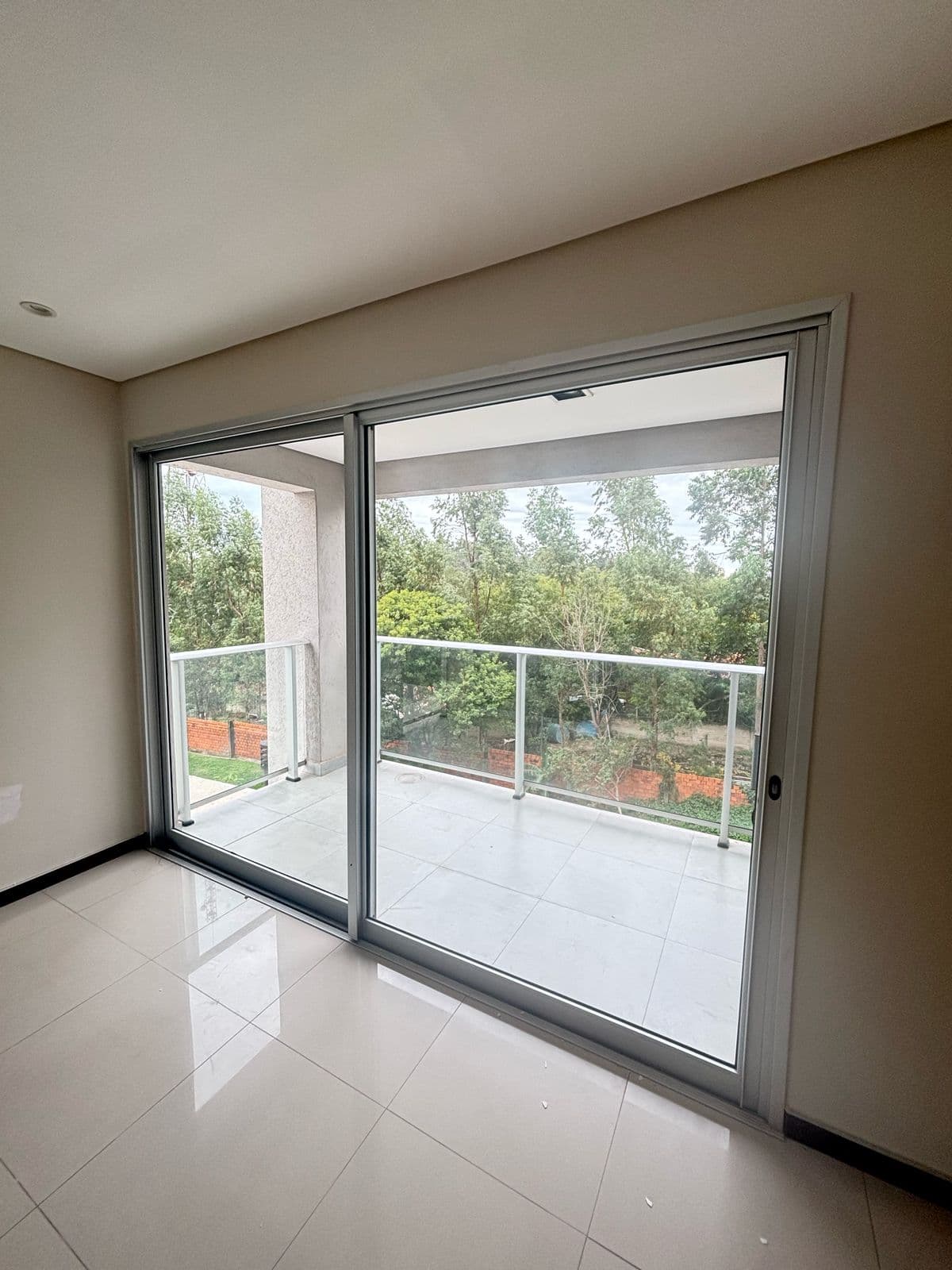 Alquilo Moderno Dpto de 3 Habit en Mburucuya – 3