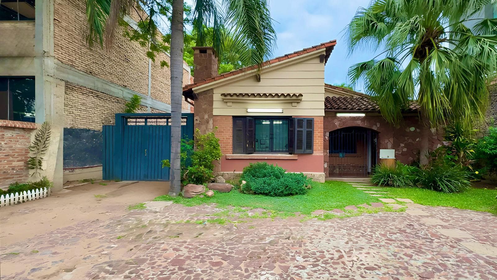 Terreno sobre Avda. Sacramento - con casa a demoler – 3