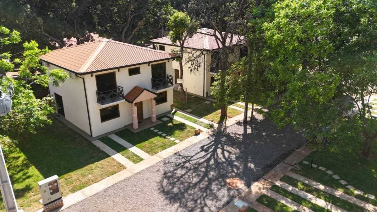 ALQUILO CASA A ESTRENAR EN CONDINOMIO VILLAGOCIO FERNANDO DE LA MORA – 2