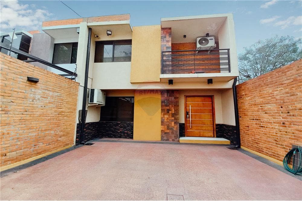 DUPLEX EN VENTA - LAMBARÉ B° VALLE APU.A II