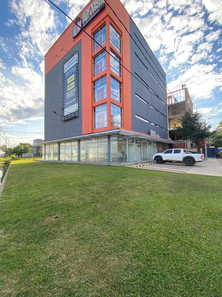 EN ALQUILER SHOWROOM 290M2 - ZONA AEROPUERTO – 2