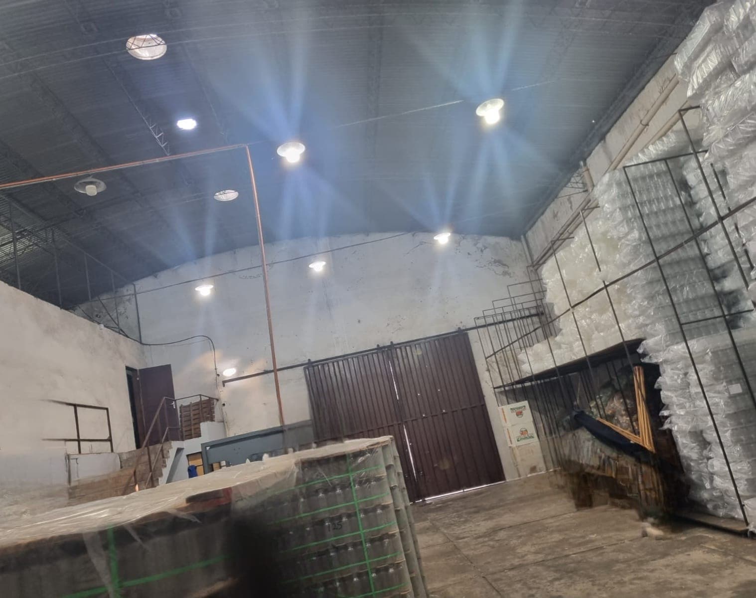 VENDO DEPOSIHO CON OFICINAS EN ASUNCION A PASOS DE LA AVDA EUSEBIO AYALA‼️