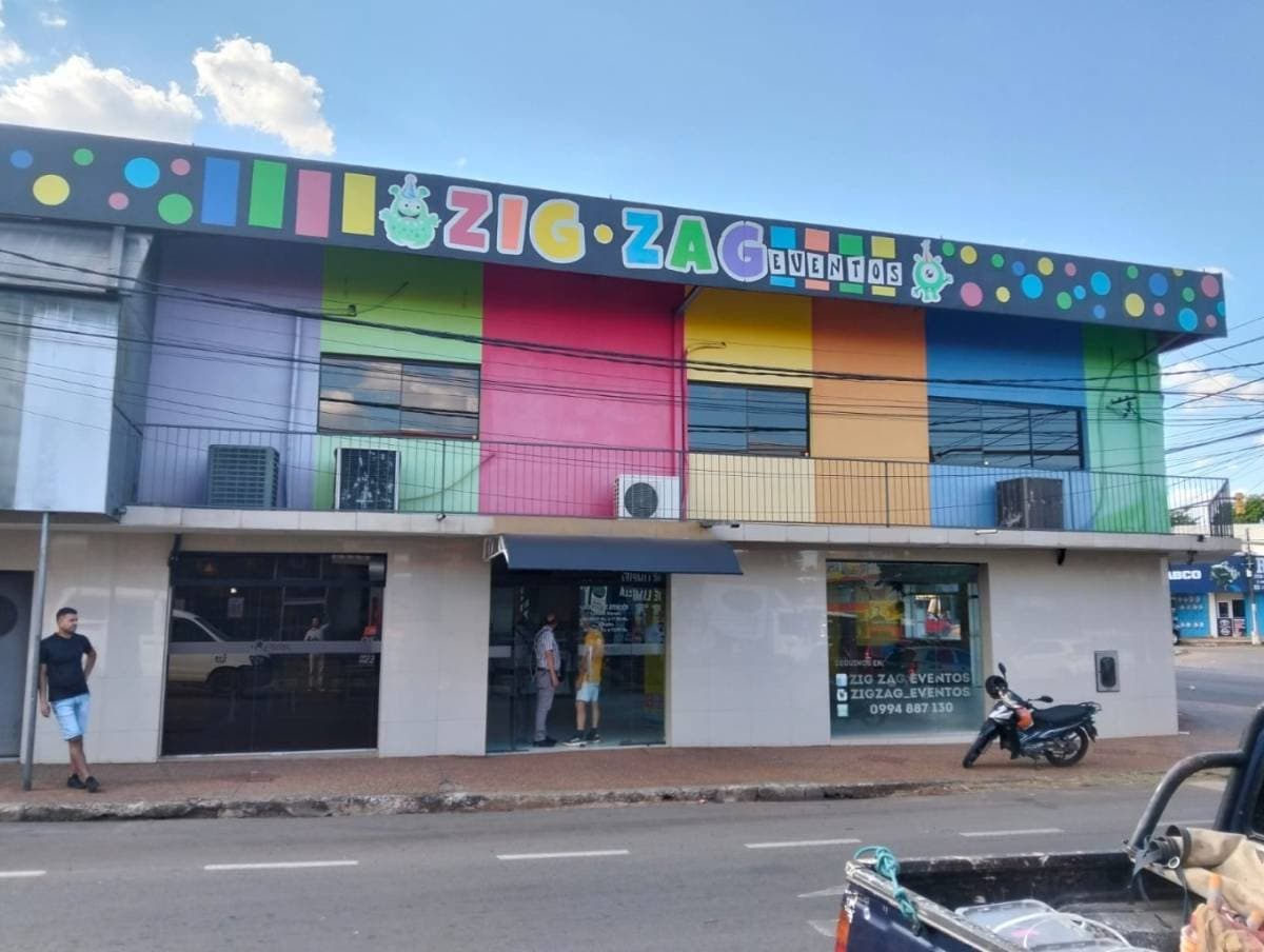 ALQUILO IMPECABLE SALON COMERCIAL