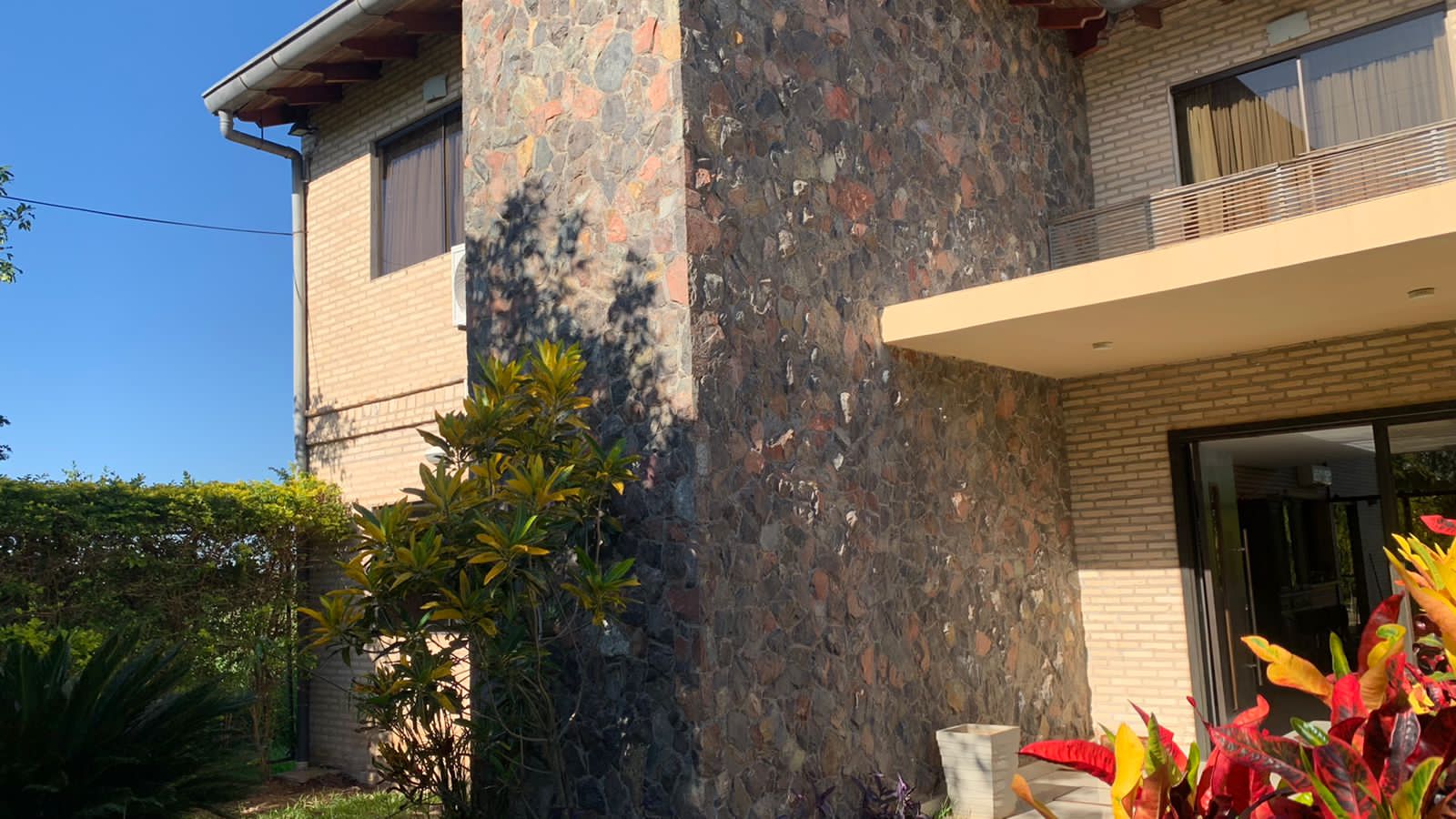 EN VENTA LUJOSA CASA EN SURUBI-Y!