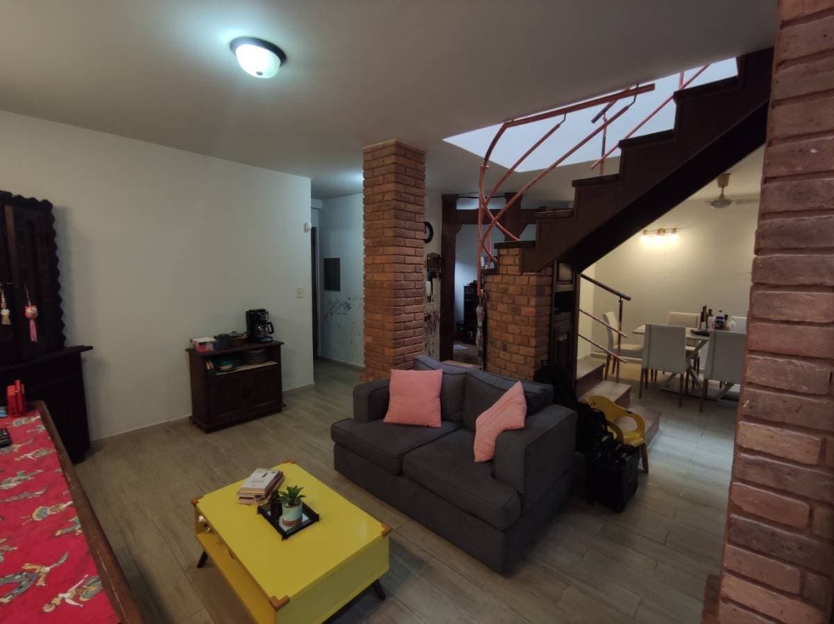 HERMOSA CASA EN BARRIO JARA – 2