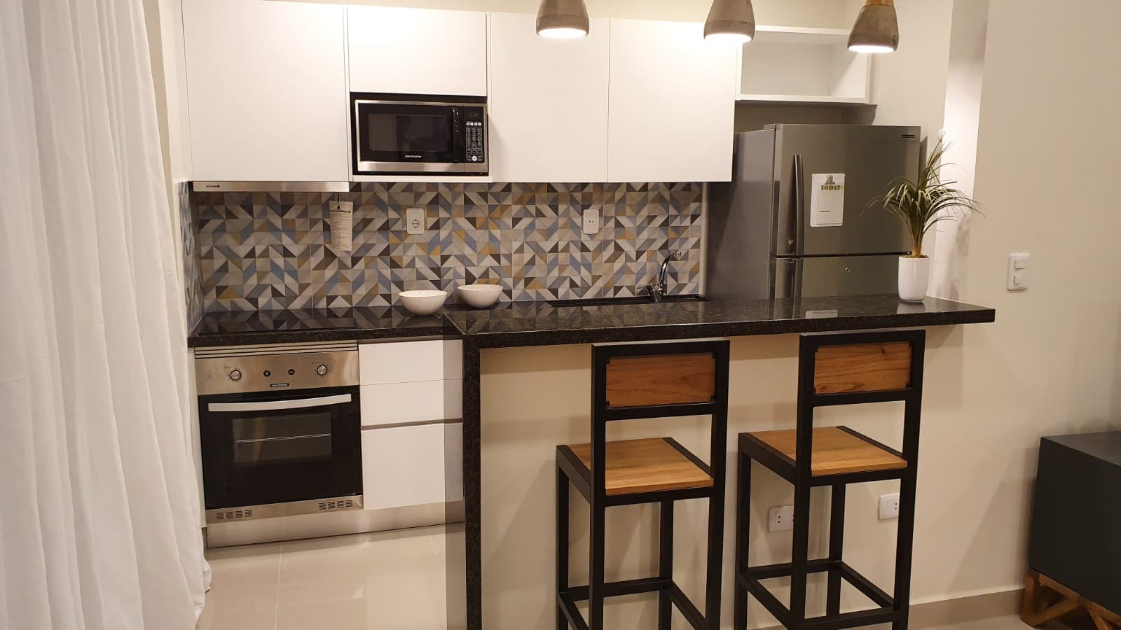 EN ALQUILER DEPARTAMENTO AMOBLADO DE 2 DORMITORIOS CON COCHERA ZONA VILLA MORRA. – 3