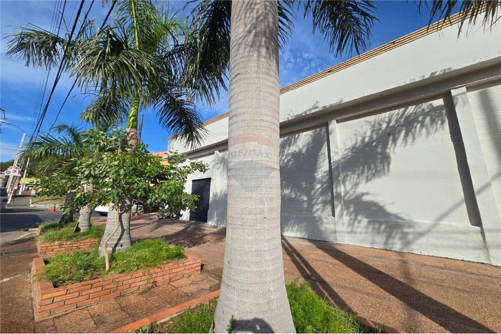 ESQUINA DE OPORTUNIDAD: VENDO PROPIEDAD EN LAMBARÉ – 2