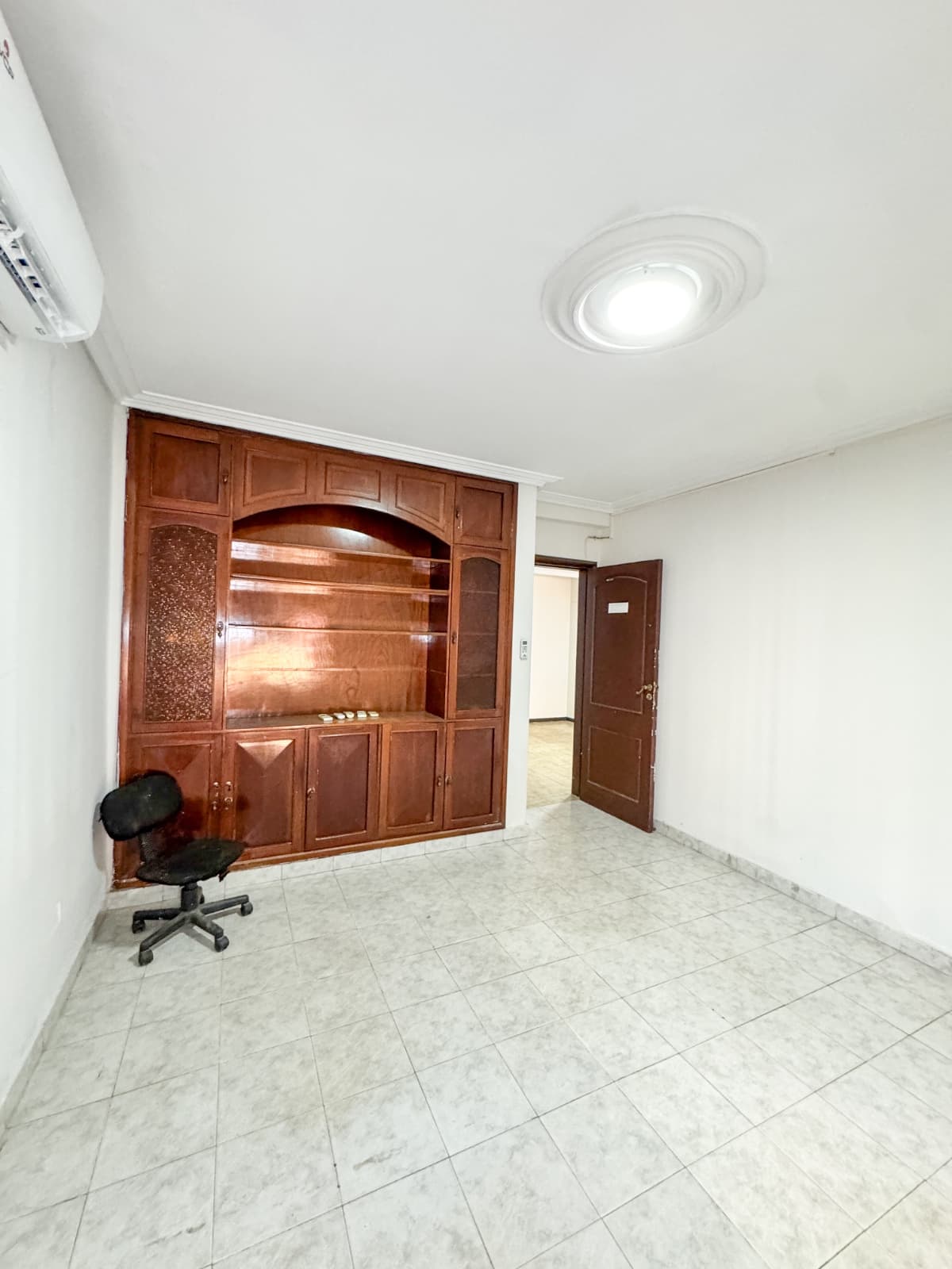 ALQUILO CASA PARA OFICINA ZONA BRASILIA Y ESPAÑA. – 2