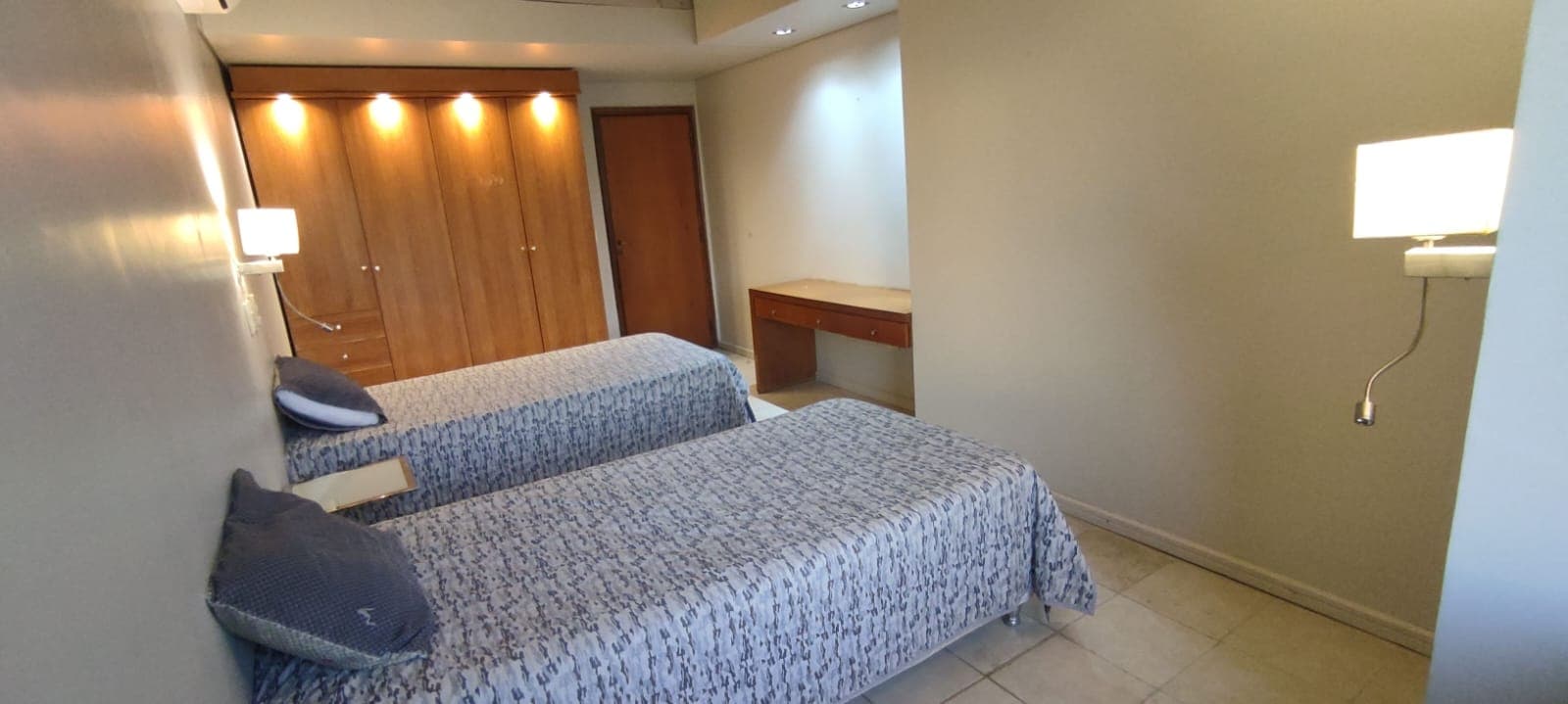 En alquiler casa de 3 niveles en Barrio Ycua Sati - Asunción – 2
