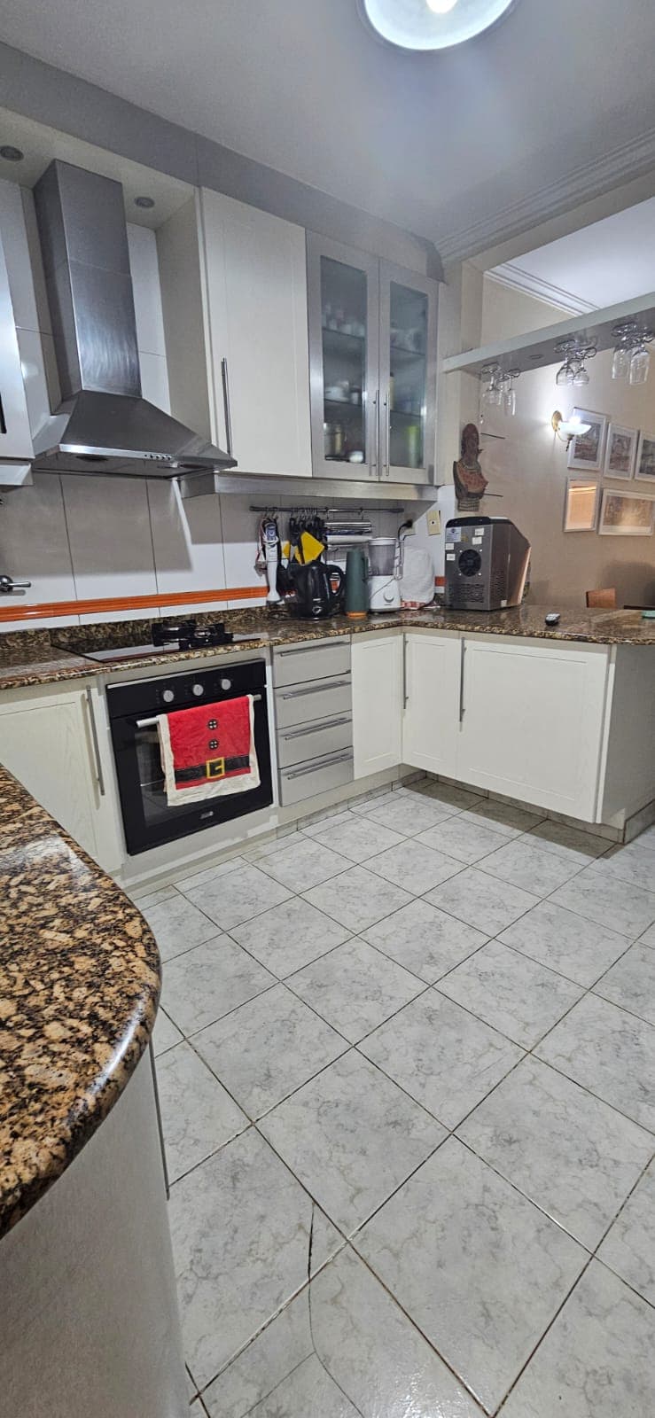 AMPLIA RESIDENCIA EN VENTA - B° JARA – 2