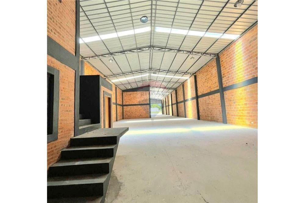 Alquilo depósito de 330 m² cerca de Puerto Seguro. – 3