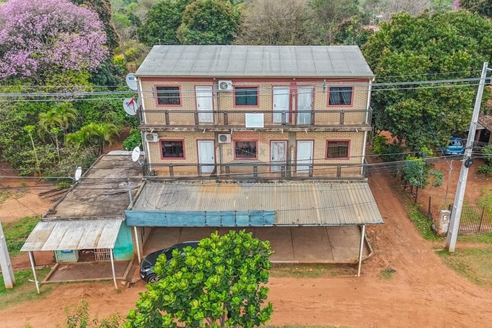 Edificio en Itá Cía. Caaguazú con 6 Departamentos y 3 Salones Renta Activa