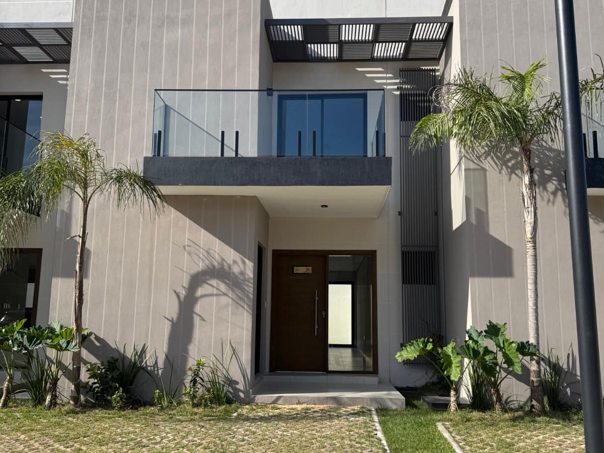 VENDO CASA 3 DORMITORIOS EN BARRIO MBACHIO LAMBARE