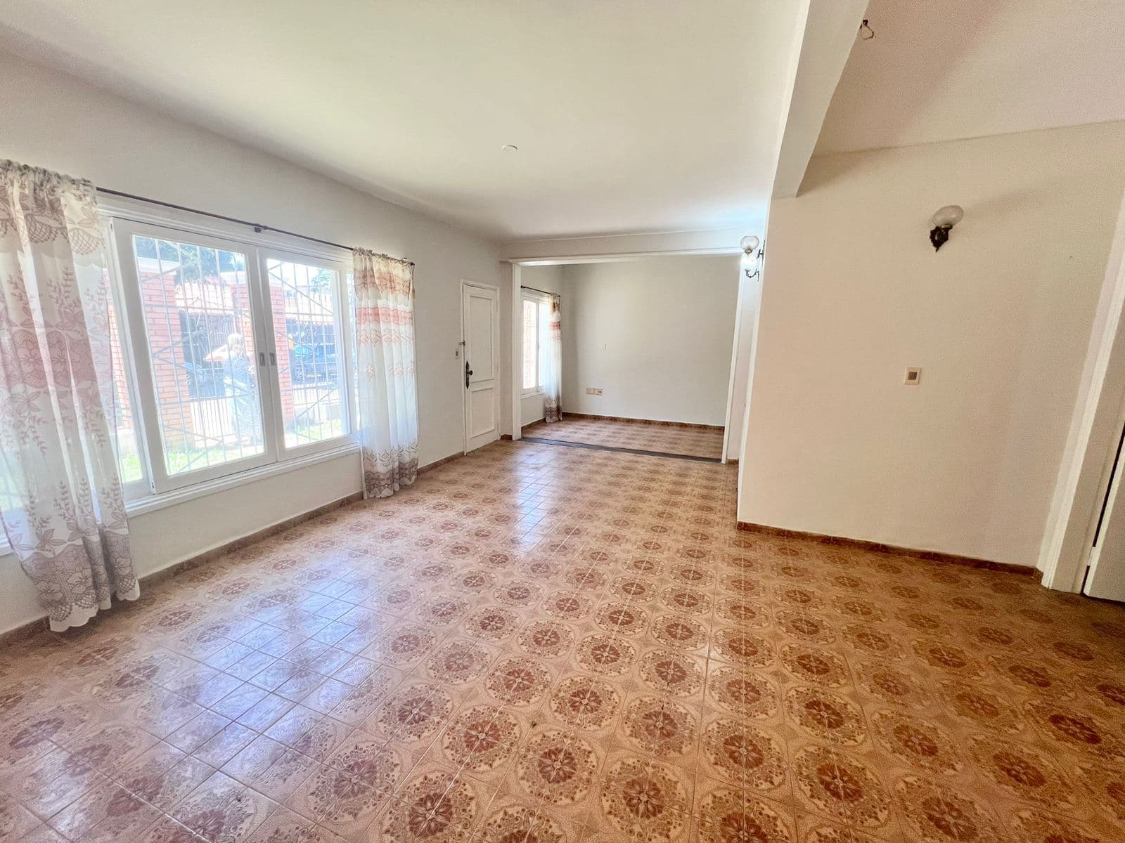 En Venta Casa De 2 Pisos En Barrio Herrera V137/