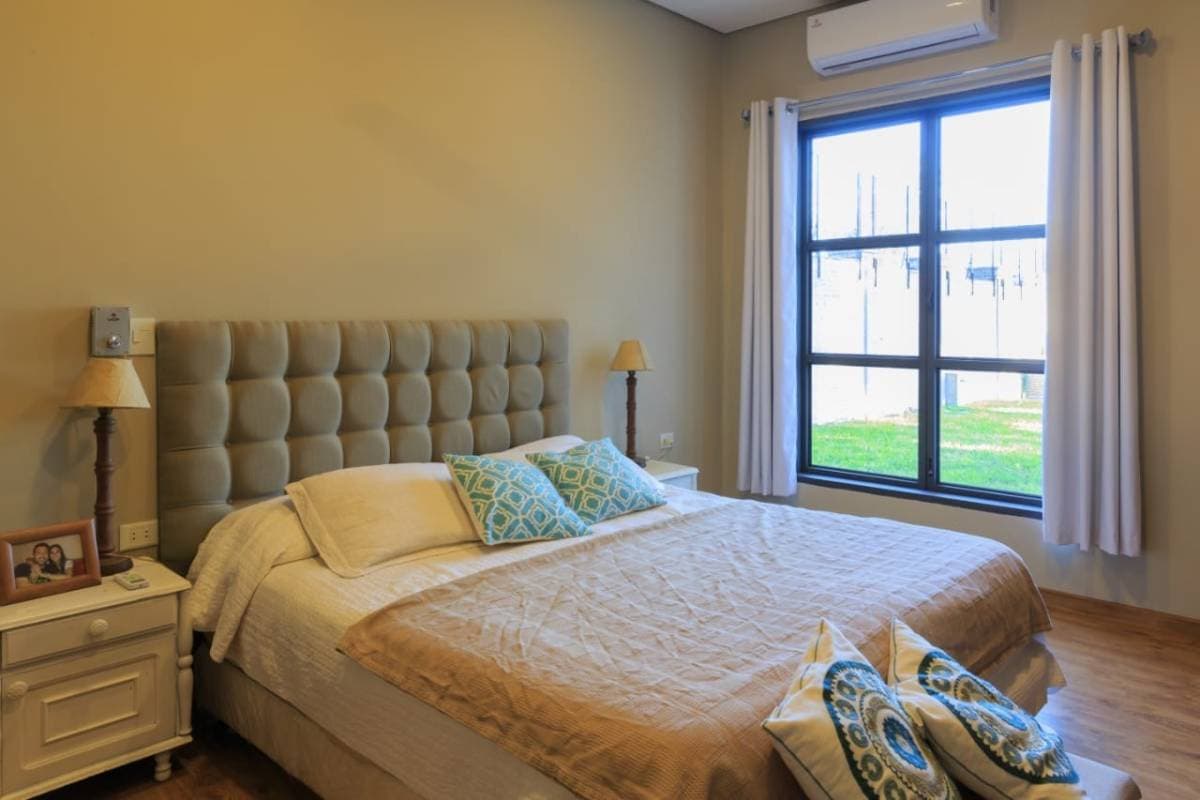 Casa en Venta, Avenida del Yacht casi Yrendague. Lambaré – 3