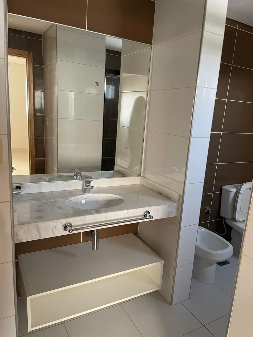 Alquilo Hermoso Dpto de 3 Habit en Suite en Mburucuya. – 2