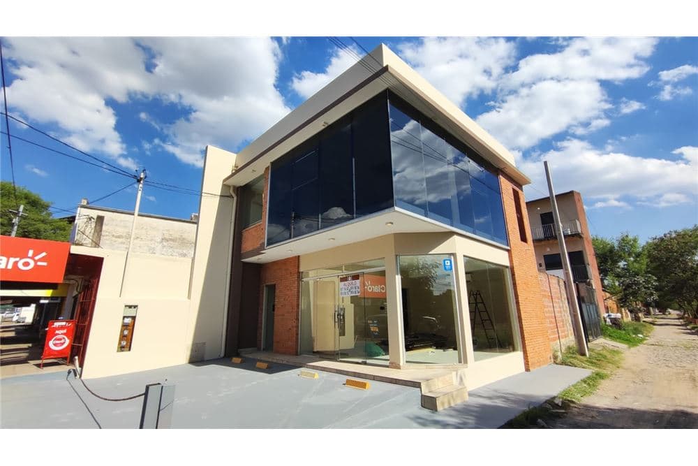 Salón Comercial a una cuadra de la Transchaco