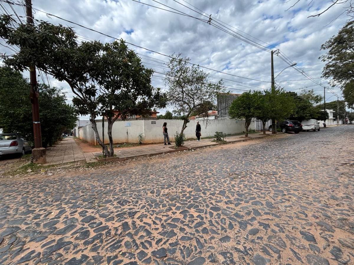 Venta de Casa en Barrio Los Laureles – 2