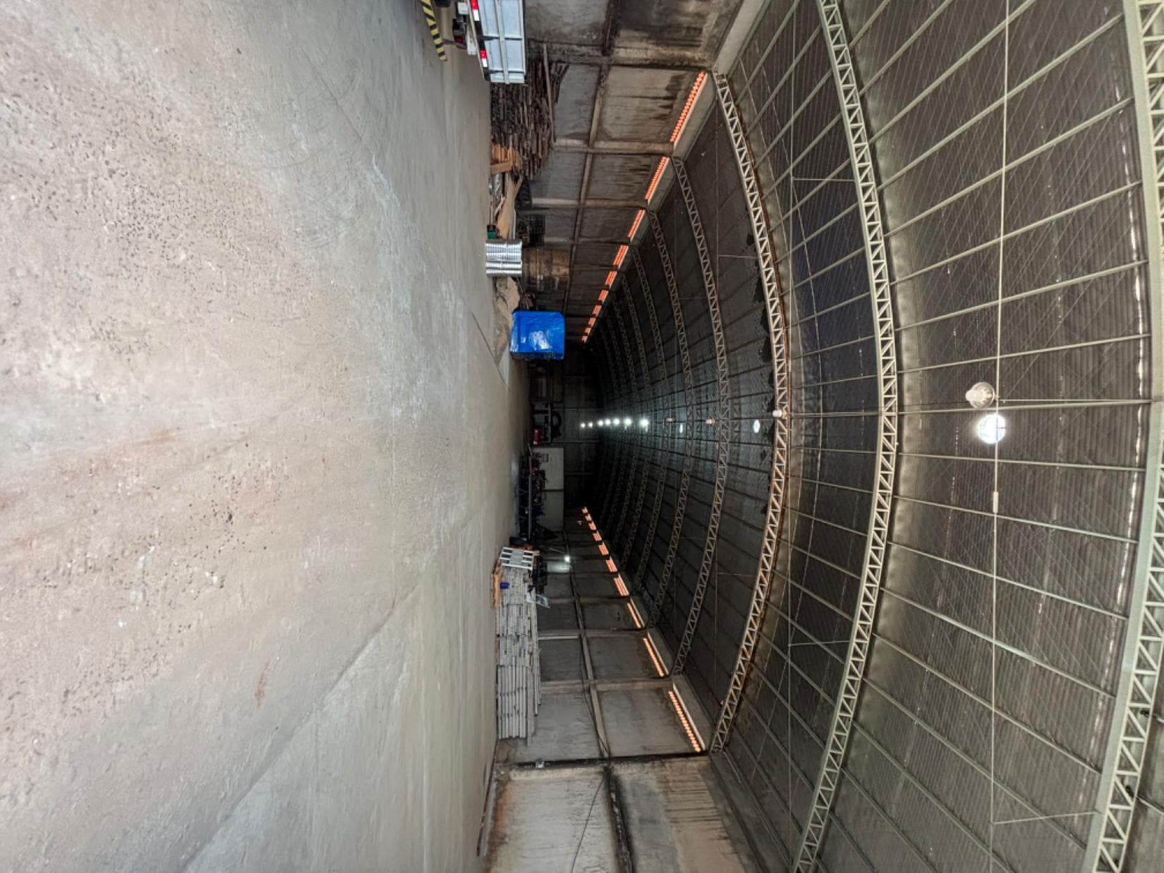 ALQUILO DEPOSITO EN CDE - 1.600M2