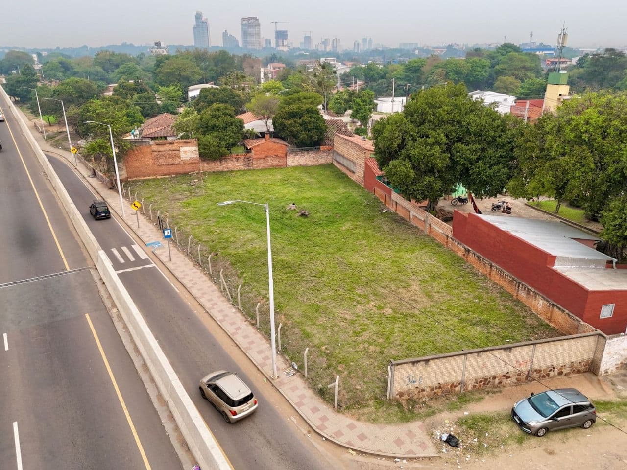 EN VENTA - Terreno sobre Av. Primer Presidente – 2