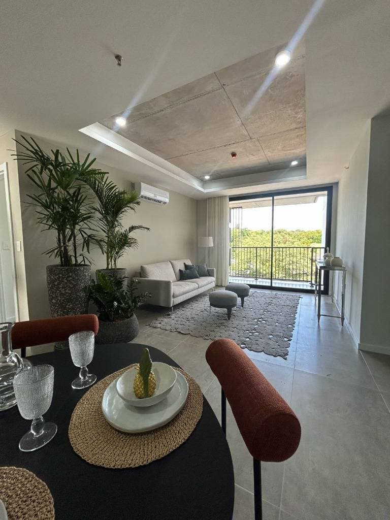 Vendo departamento 2 habitaciones con cochera sobre Molas Lopez