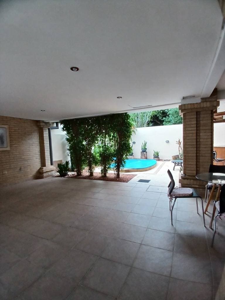 En Alquiler Hermosa Casa De Tres Dormitorios, En Condominio – 3