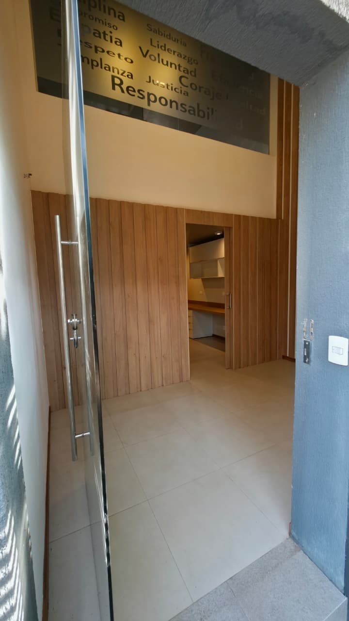 ALQUILO OFICINA EN EDIFICIO EMERALD - EJE CORPORATIVO – 2
