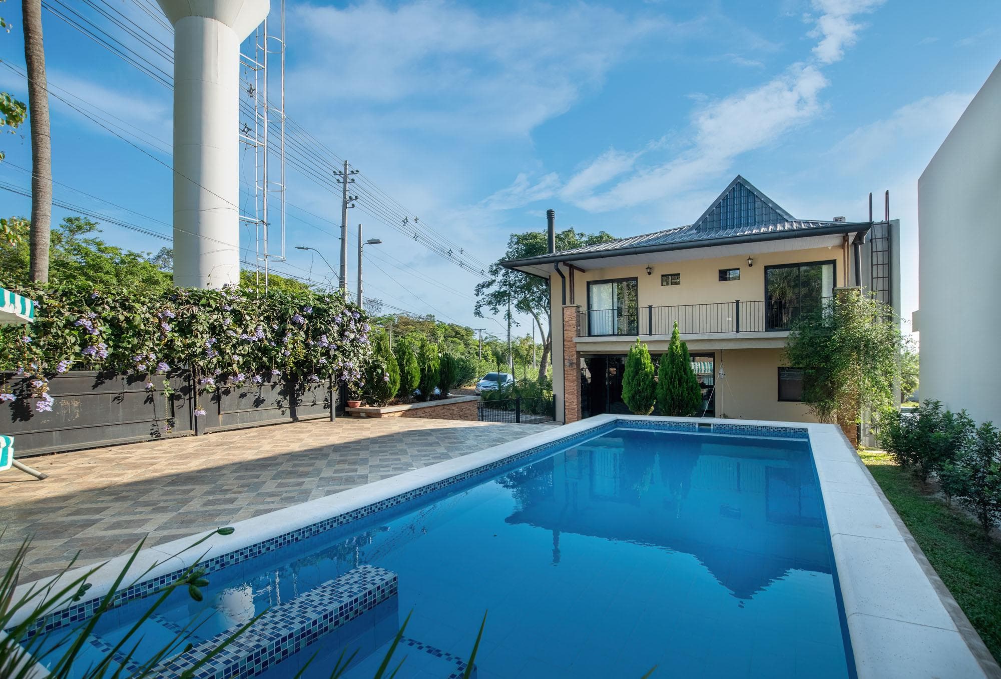 San Bernardino, En Venta, Casa Amoblada De 3 Dormitorios. – 3