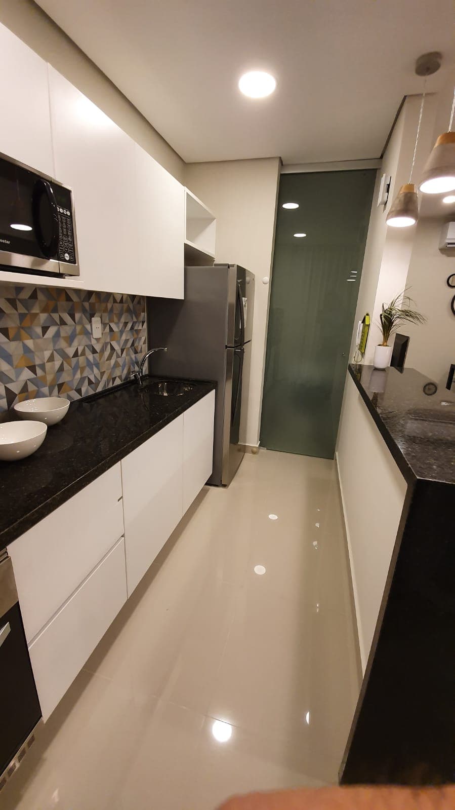 EN ALQUILER DEPARTAMENTO AMOBLADO DE 2 DORMITORIOS CON COCHERA ZONA VILLA MORRA.