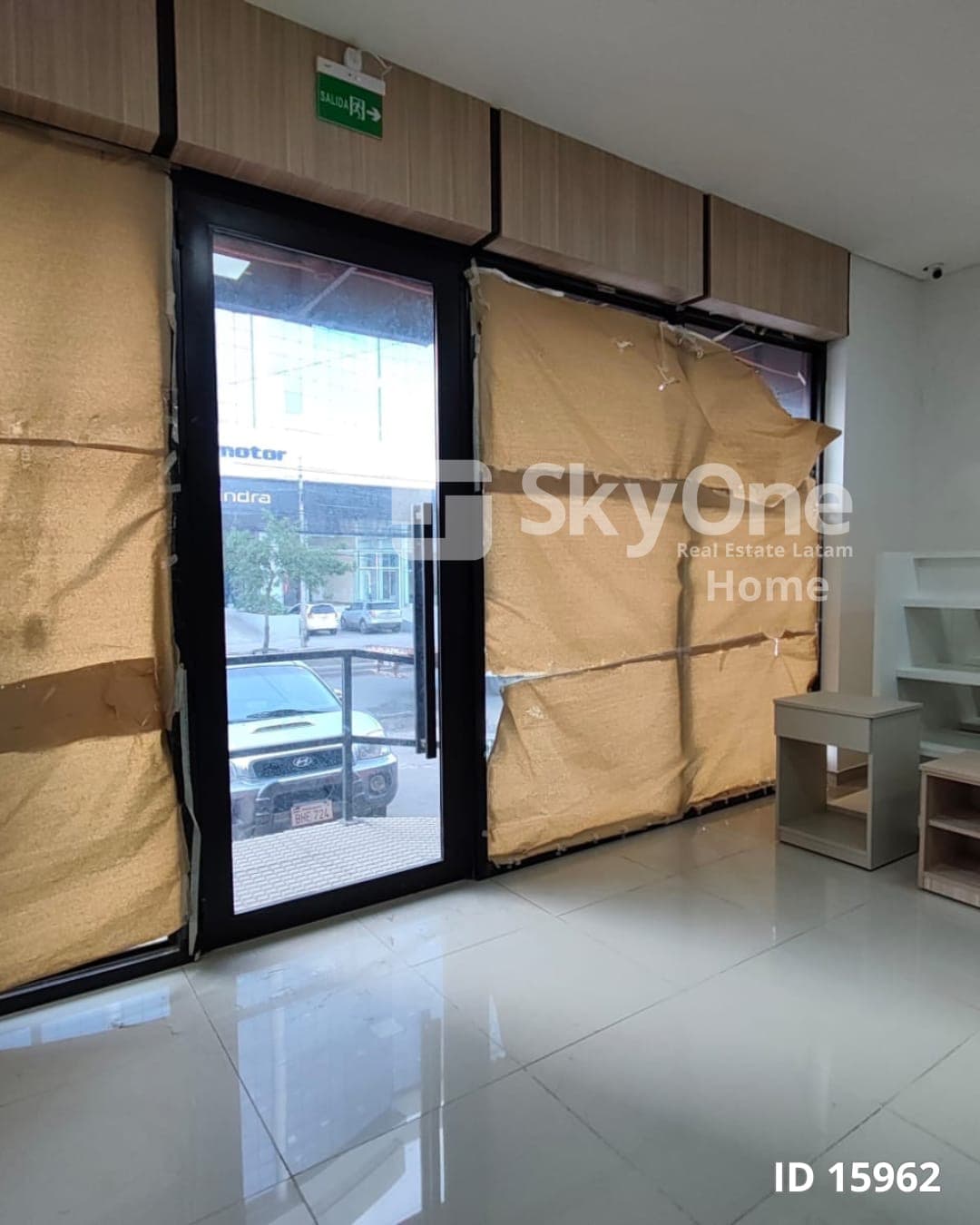 ALQUILO SHOWROOM SOBRE AVENIDA ARTIGAS FRENTE A AUTOMOTOR‼️ – 2