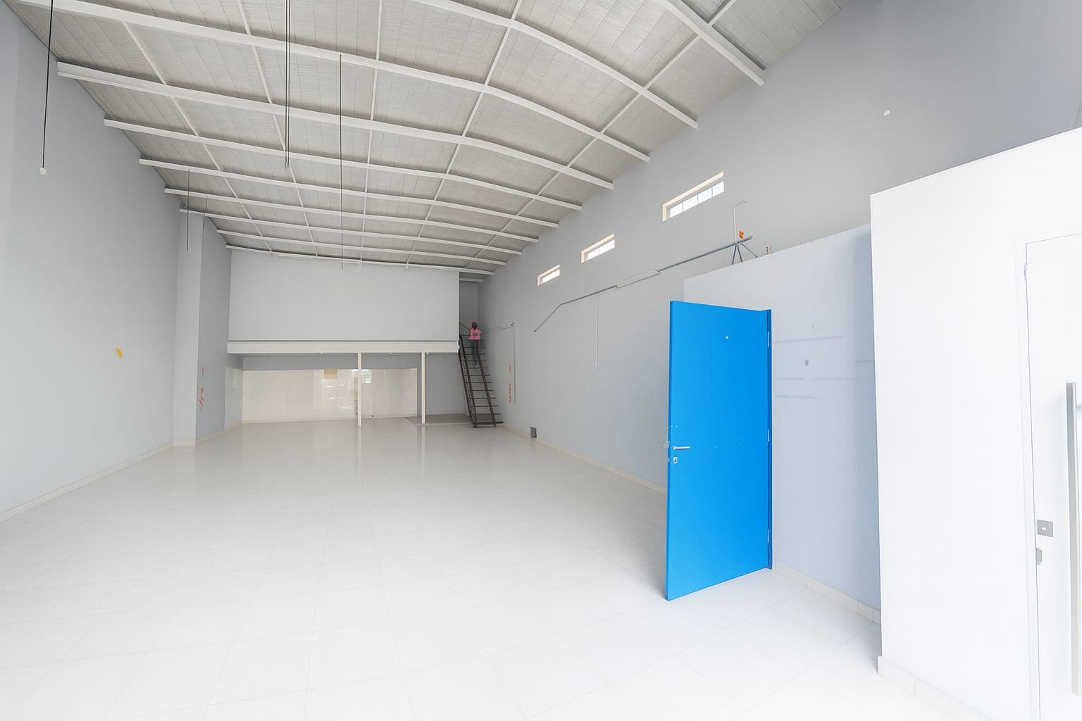 ALQUILO SALON COMERCIAL ALTA DEMANDA EN CUIDAD NUEVA – 2