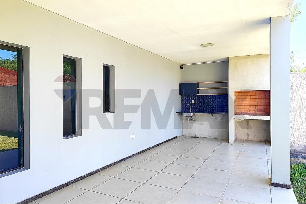VENDO CASA A PRECIO DE DUPLEX EN LUQUE – 2