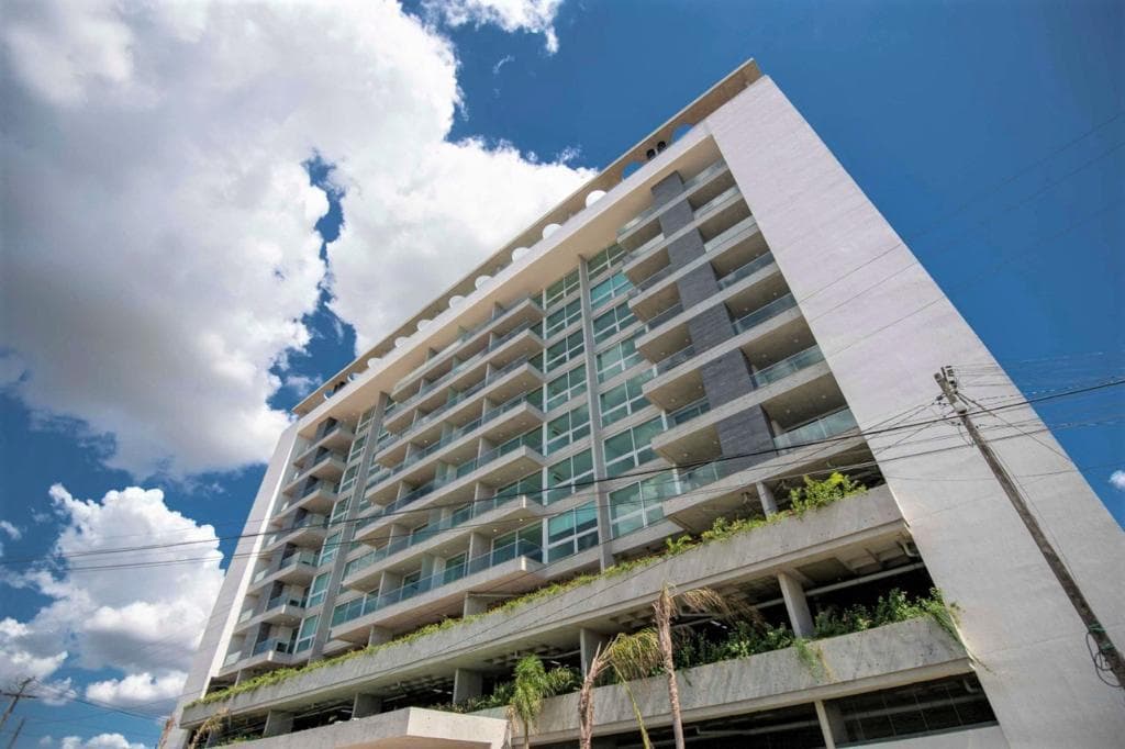 En Alquiler - Dpto. De 3 Dormitorios En Suite En El Edificio Altamira Ycua Sati