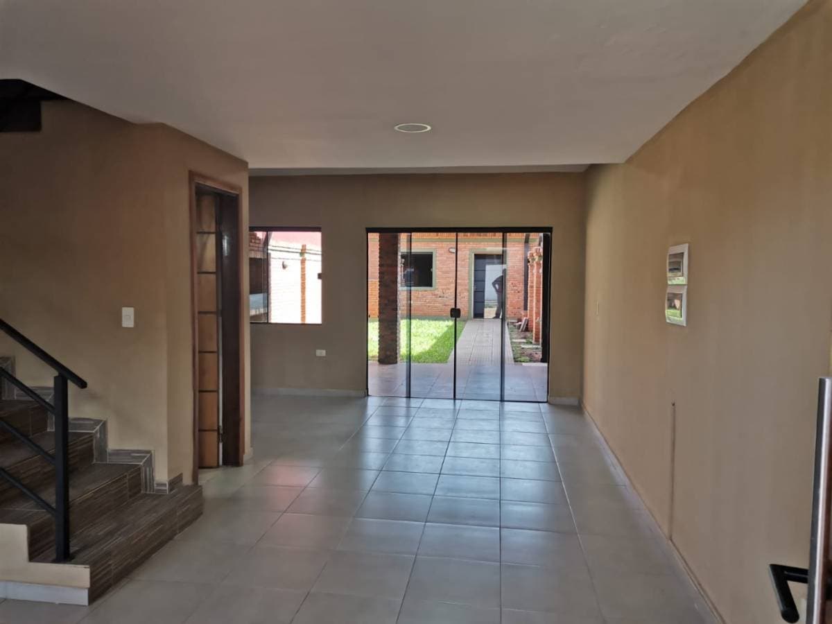 ALQUILO DUPLEX EN LUQUE