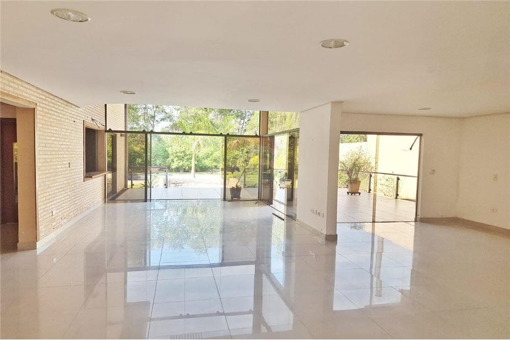 Hermosa casa en Urbanización Surubi´i – 3