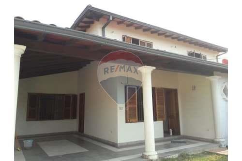 Casa de dos plantas en fdo. Norte – 2