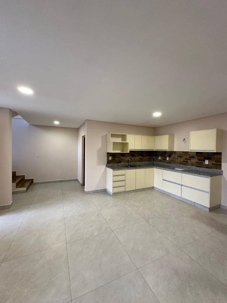 Hermoso Dúplex en Lambaré de tres habitaciones – 3
