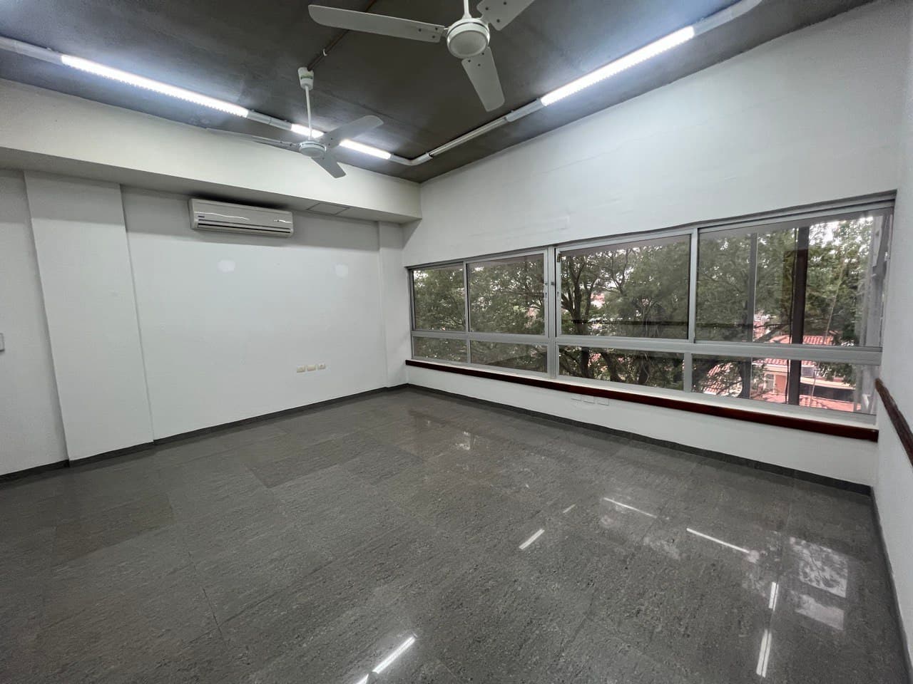 ALQUILER DE AULAS / OFICINAS - EDIFICIO CORPORATIVO – 2