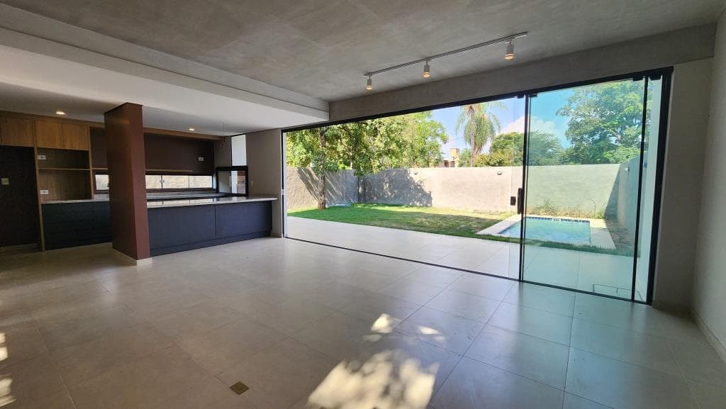 Dúplex En Alquiler, Zona Luque – Conmebol – Barrio America. – 3