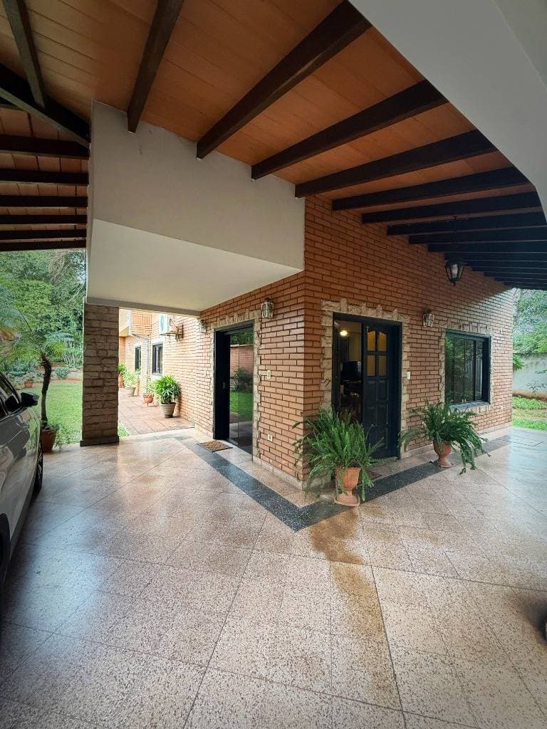 Casa con amplio patio, cerca de Paresa y Hospital General de Villa Elisa – 2
