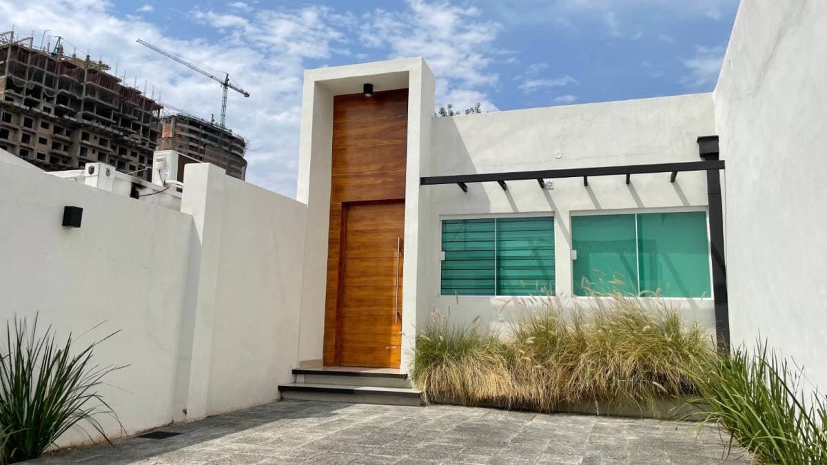 ALQUILO CHALET AMOBLADO DE 2 DORMTS EN BARRIO LAS LOMAS – 2
